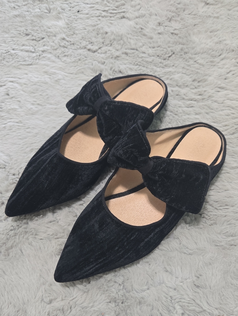 Anthropologie Livia Bow Pointed Black Velvet Flats size 8